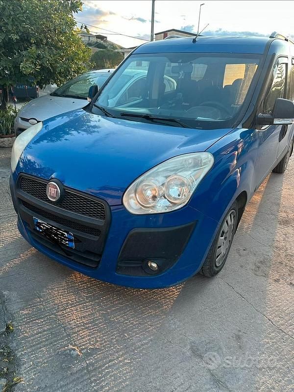 Usata Fiat Doblò 105 CV (77 kW) 2012 Blu Monovolume