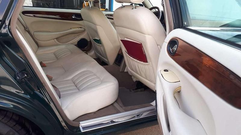 Usata Jaguar XJ8 Executive 284 CV (208 kW) 1998 Verde Berlina