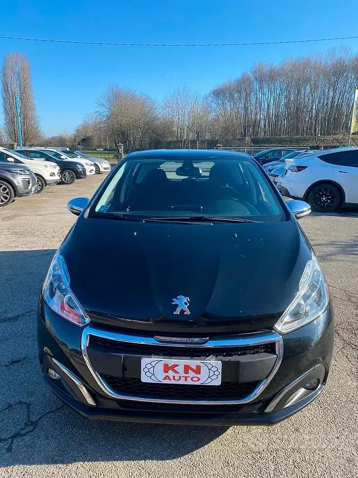 Usata Peugeot 208 Allure 82 CV (60 kW) 2017 Nero Utilitaria