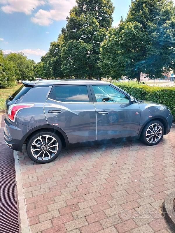 Usata Ssangyong (KGM) Tivoli 128 CV (94 kW) 2019 Grigio SUV