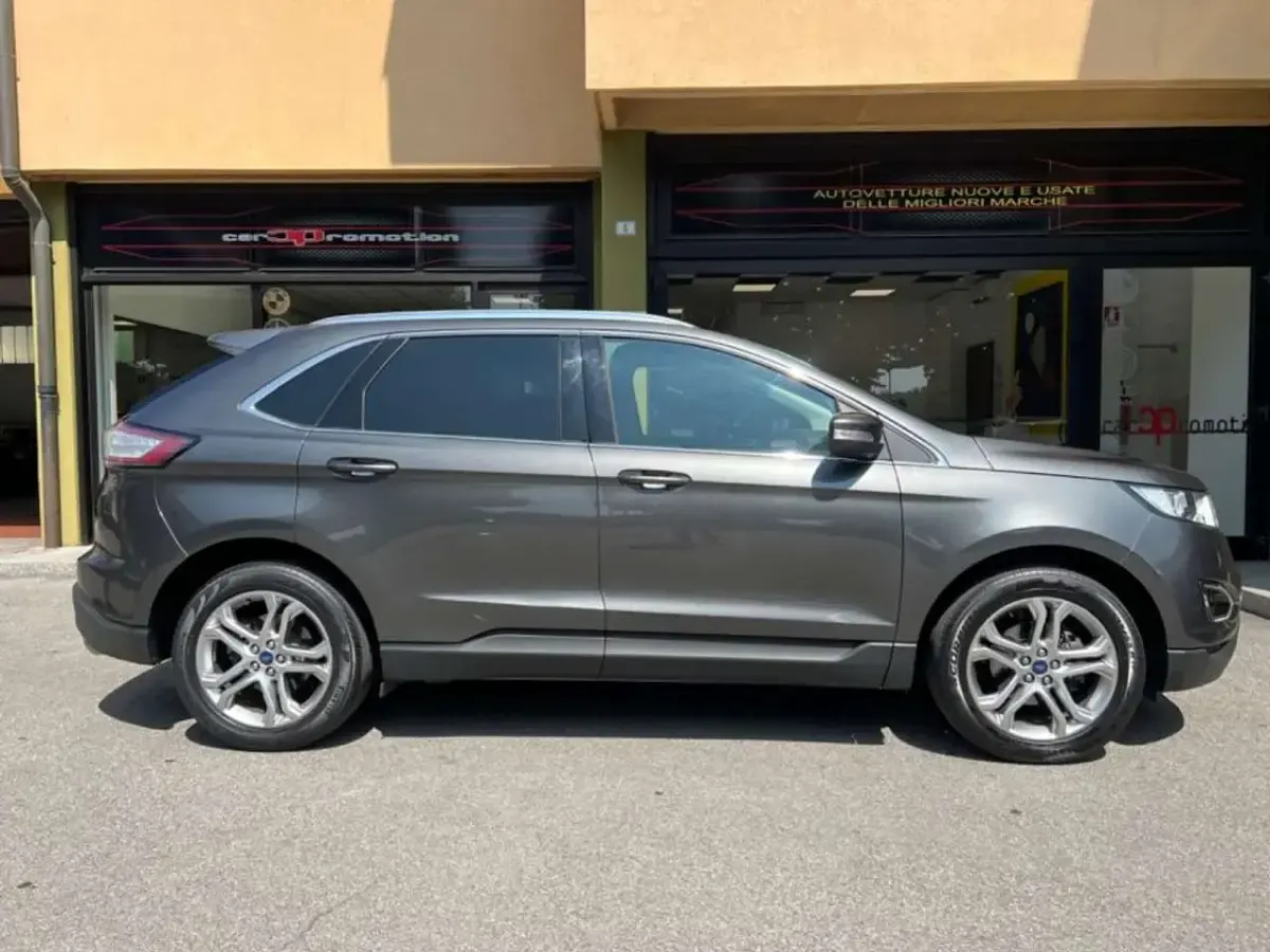 Usata Ford Edge Titanium 209 CV (153 kW) 2016 Grigio SUV