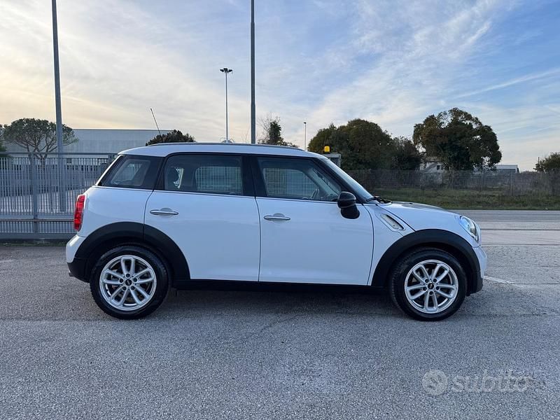 Usata Mini One Countryman Business 90 CV (66 kW) 2016 Bianco SUV