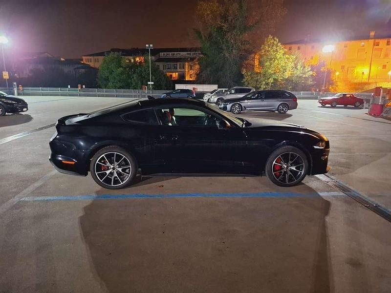 Usata Ford Mustang Fastback 291 CV (214 kW) 2020 Nero Coupé
