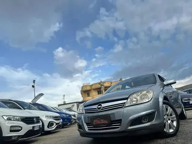 Usata Opel Astra Cosmo 101 CV (74 kW) 2007 Grigio Berlina