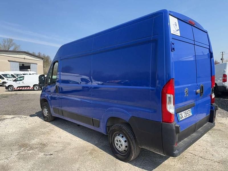 Usata Peugeot Boxer 140 CV (102 kW) 2022 Blu/azzurro Furgone