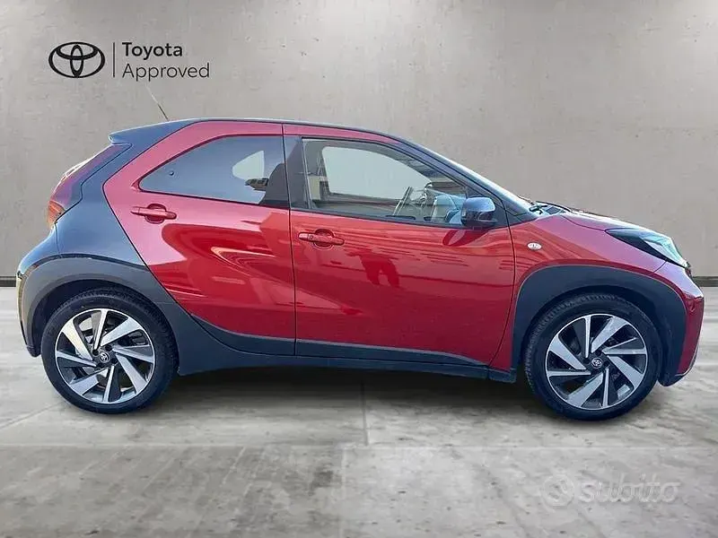 Usata Toyota Aygo X Lounge 72 CV (52 kW) 2022 Rosso SUV
