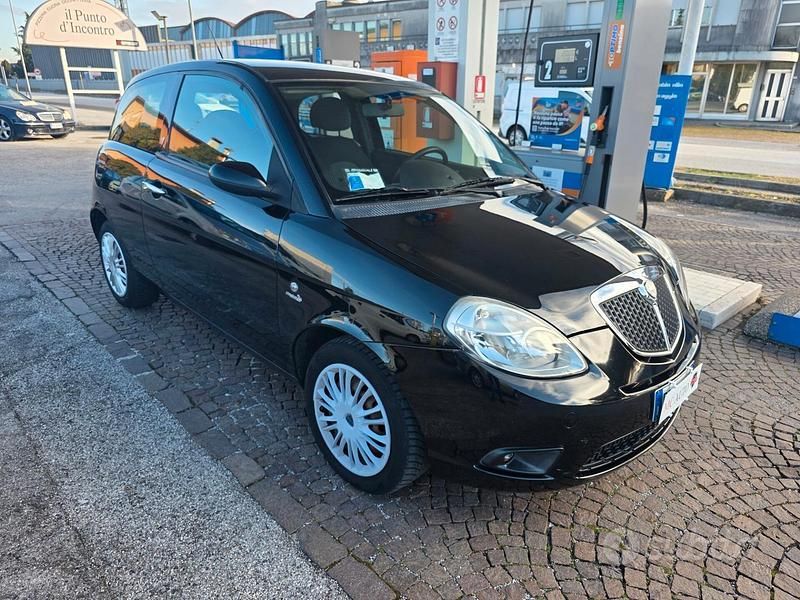 Usata Lancia Ypsilon 60 CV (44 kW) 2008 Nero Utilitaria
