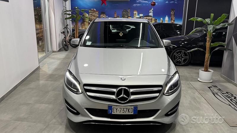 Usata Mercedes B200 Premium 136 CV (100 kW) 2015 Grigio Monovolume
