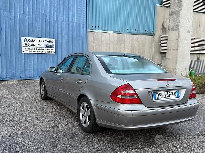Usata Mercedes E280 Avantgarde 204 CV (150 kW) 2006 Grigio Berlina
