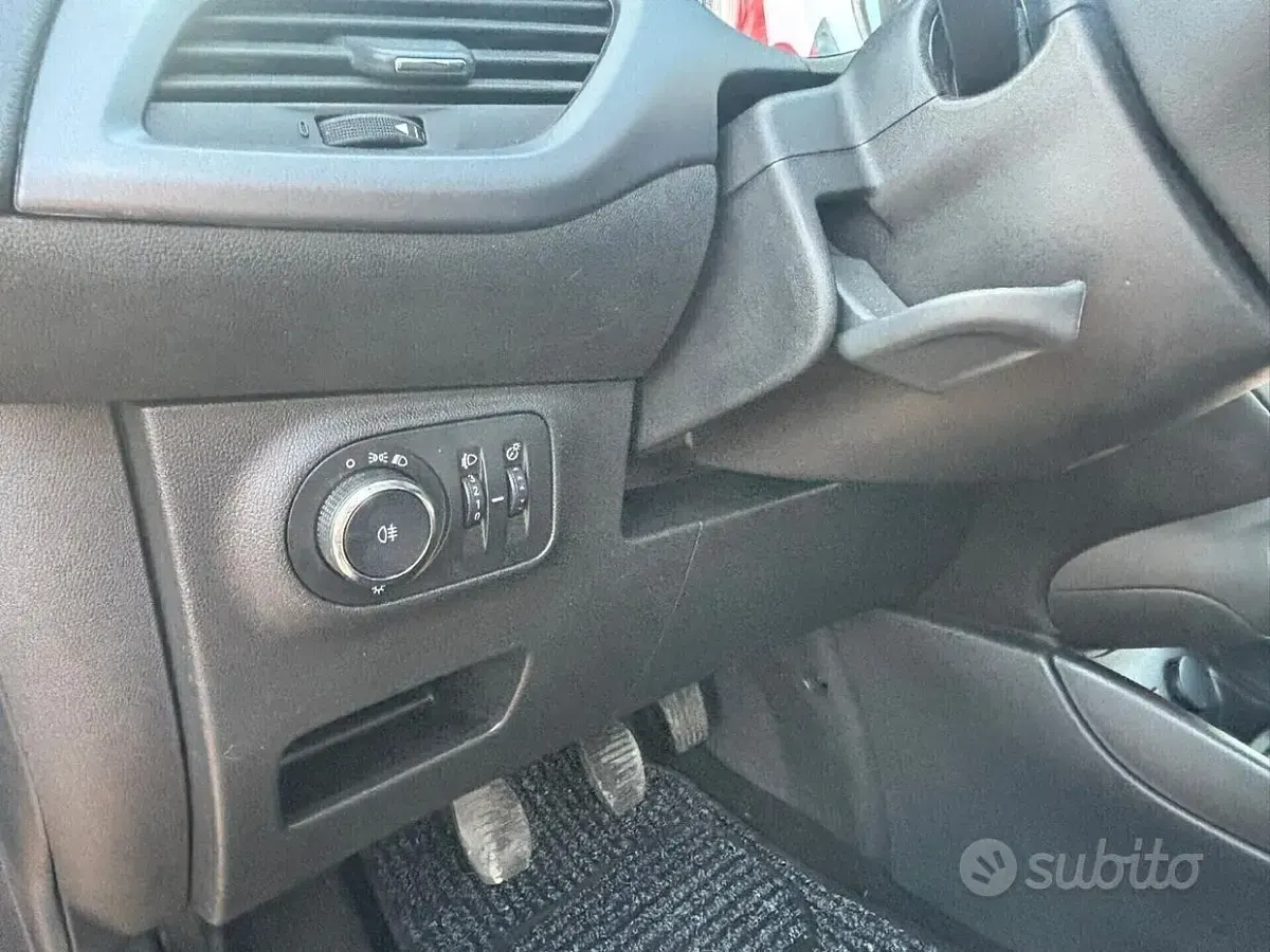 Usado Opel Corsa 90 CV (66 kW) 2017 Gris Utilitario