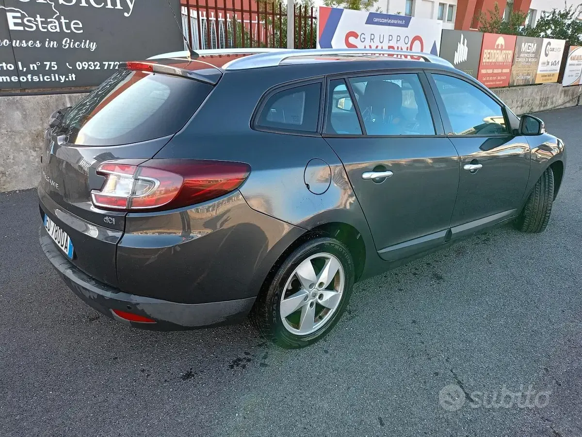Usata Renault Mégane GrandTour 130 CV (95 kW) 2010 Grigio Station wagon