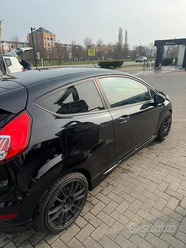 Usata Ford Fiesta ST 182 CV (133 kW) 2017 Berlina
