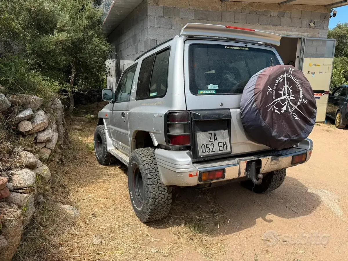 Usata Mitsubishi Pajero Top 125 CV (91 kW) 1997 Grigio SUV