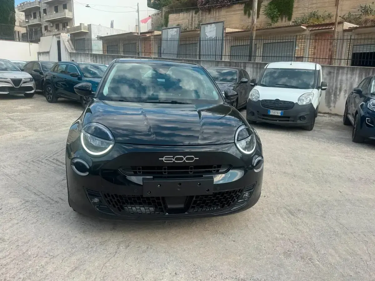 Usata Fiat 600 136 CV (100 kW) 2025 Nero SUV