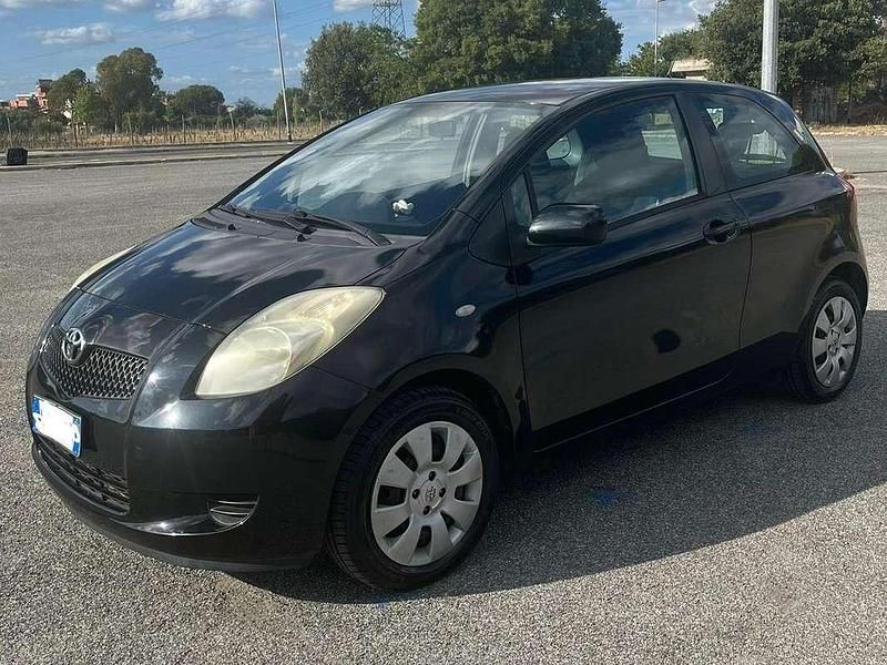 Nero Usata 2007 Toyota Yaris Sol Tre volumi | 3300 € (Buon prezzo) - Immagine 1/4