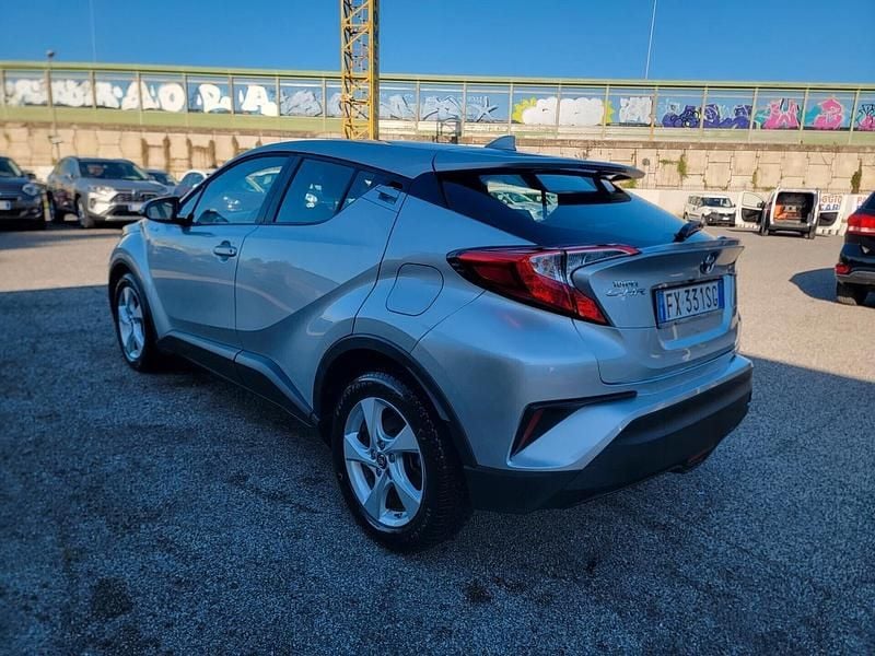 Usata Toyota C-HR Active 98 CV (72 kW) 2019 Argento SUV