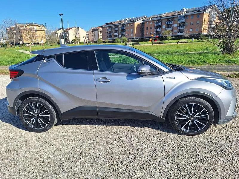 Usata Toyota C-HR Lounge 98 CV (72 kW) 2020 Argento SUV