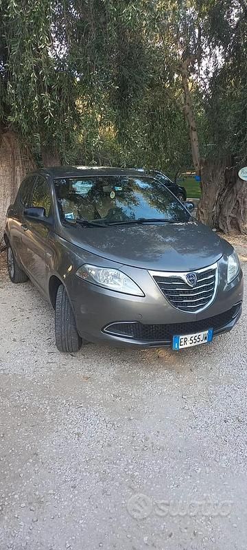 Usata Lancia Ypsilon Gold 69 CV (50 kW) 2013 Grigio Utilitaria