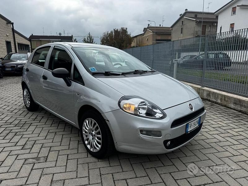Usata Fiat Punto Street 77 CV (56 kW) 2018 Argento Berlina