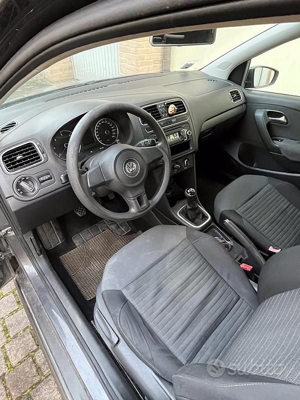Usata VW Polo Comfortline 75 CV (55 kW) 2012 Grigio Utilitaria