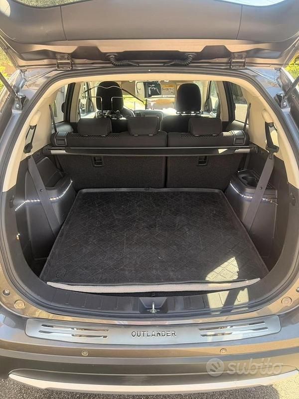 Usata Mitsubishi Outlander 150 CV (110 kW) 2016 SUV