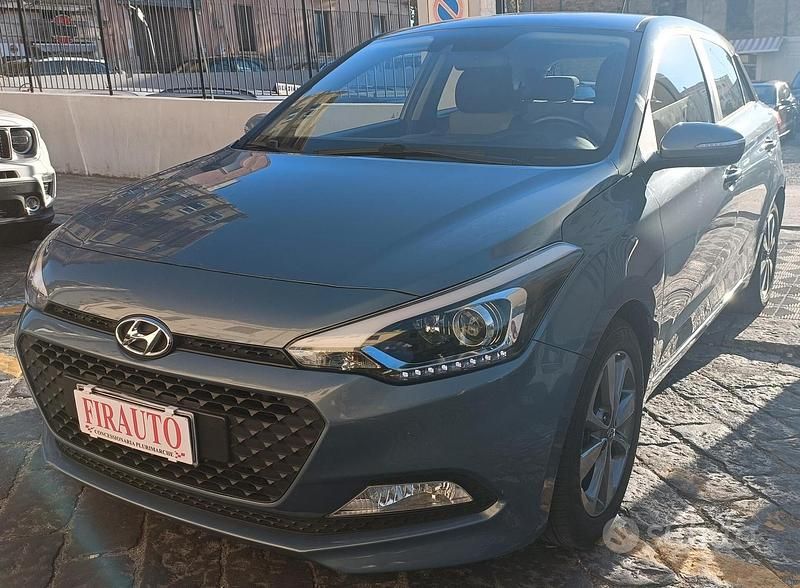 Usata Hyundai i20 Comfort 75 CV (55 kW) 2015 Grigio Berlina