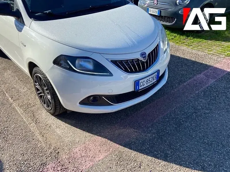 Usata Lancia Ypsilon Gold 69 CV (50 kW) 2021 Bianco Utilitaria