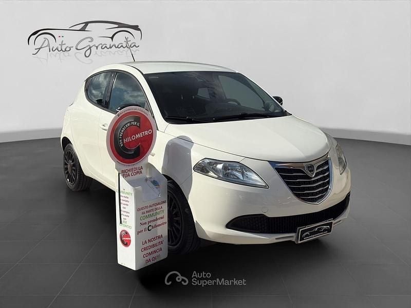 Bianco Usata 2013 Lancia Ypsilon Due volumi | 5900 € (Buon prezzo) - Immagine 1/4