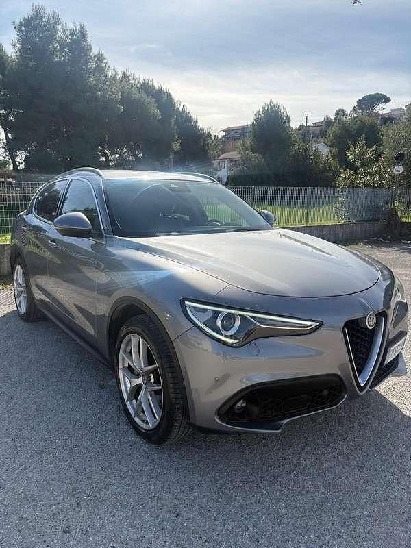 Usata Alfa Romeo Stelvio Executive 209 CV (153 kW) 2017 Grigio SUV