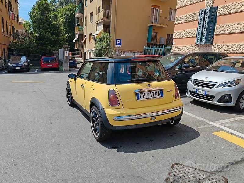 Usata Mini Cooper 116 CV (85 kW) 2004 Giallo Utilitaria