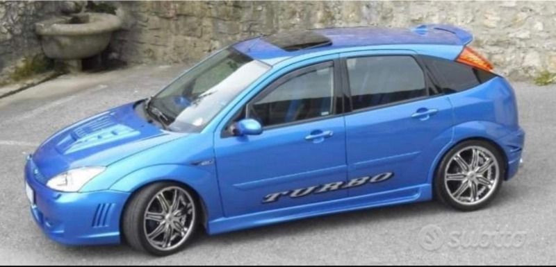 Blu/azzurro Usata 2004 Ford Focus Ghia Tre volumi | 7300 € - Immagine 1/4