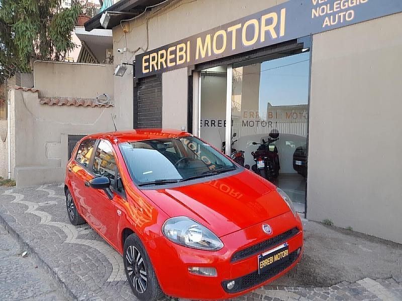 Usata Fiat Punto Lounge 75 CV (55 kW) 2014 Rosso Utilitaria