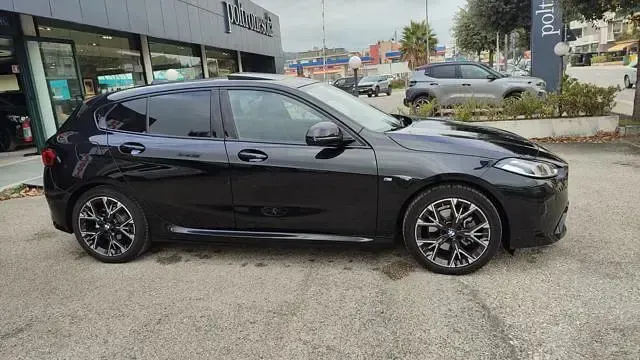 Usata BMW 118 M Sport 150 CV (110 kW) 2025 Nero metallizzato Utilitaria