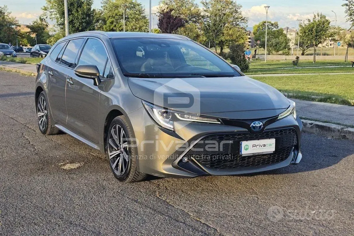 Usata Toyota Corolla Style 98 CV (72 kW) 2022 Marrone Station wagon