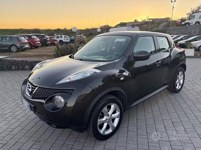 Usata Nissan Juke Tekna 110 CV (80 kW) 2011 Grigio SUV