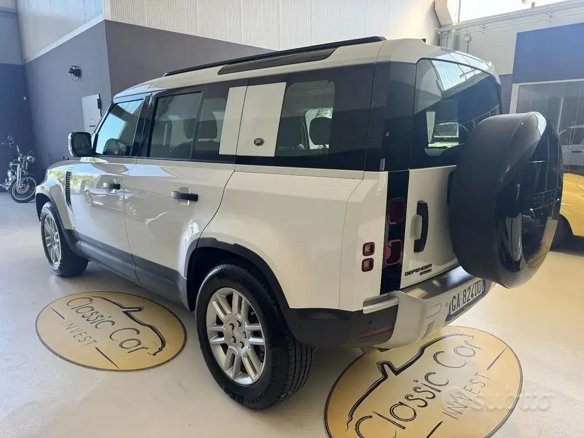 Usata Land Rover Defender SE 241 CV (177 kW) 2020 Bianco e nero SUV
