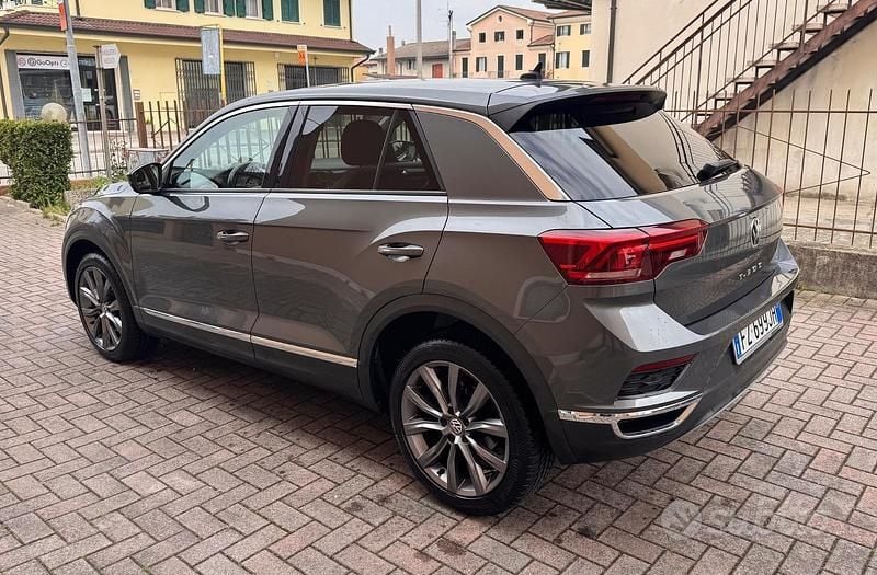Usata VW T-Roc 150 CV (110 kW) 2019 Grigio SUV