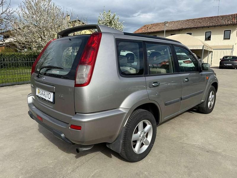 Usata Nissan X-Trail 114 CV (83 kW) 2003 Argento SUV