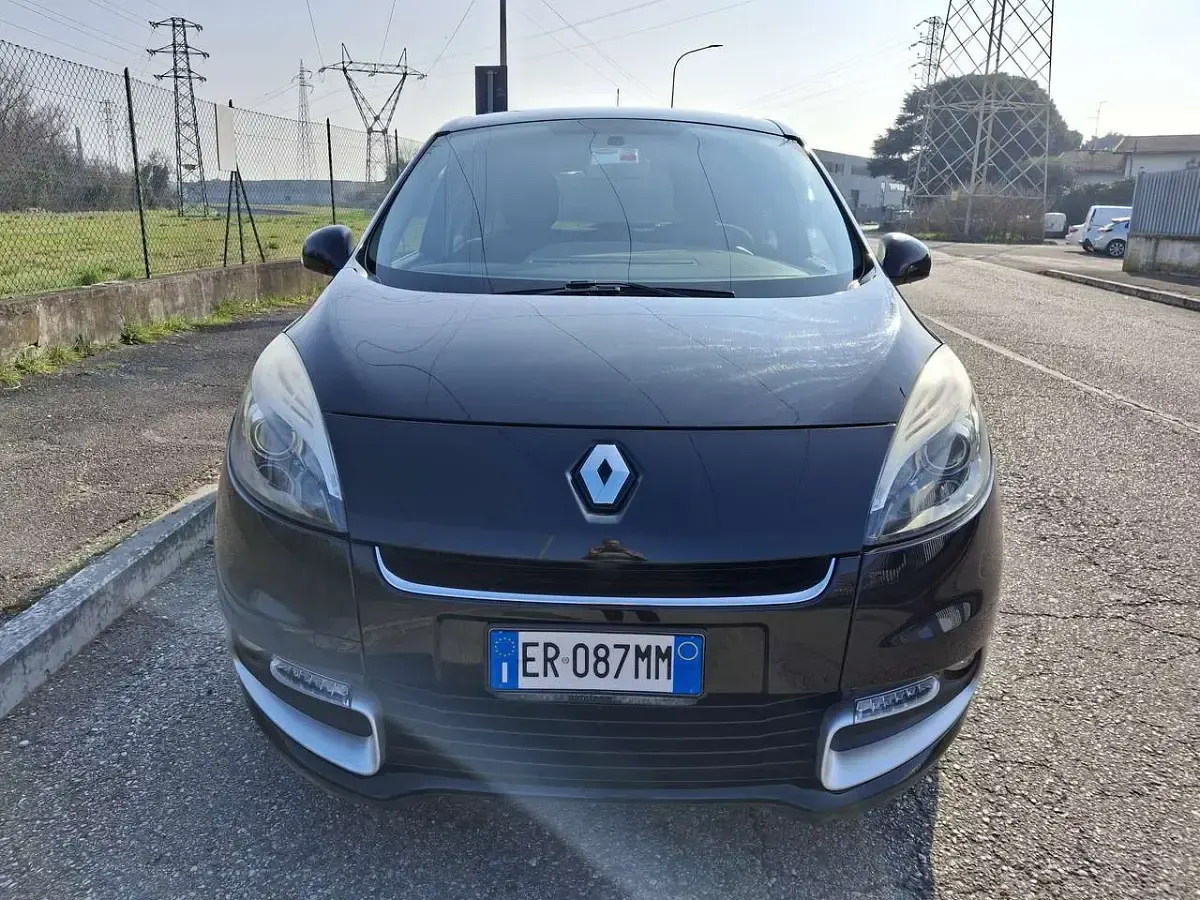 Usata Renault Scénic III 110 CV (80 kW) 2013 Nero pastello Monovolume