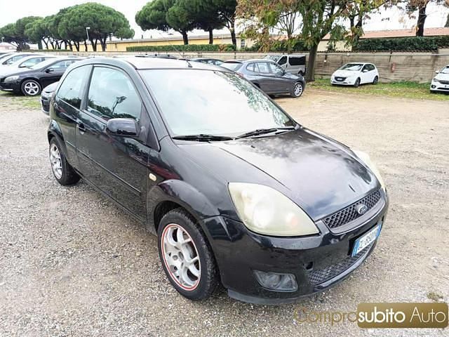 Usata Ford Fiesta Titanium 75 CV (55 kW) 2007 Nero Utilitaria