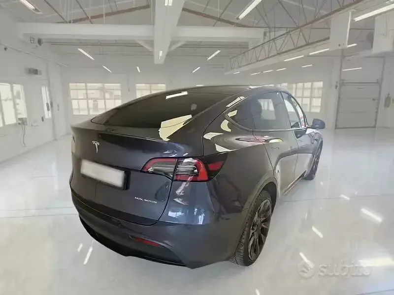 Usata Tesla Model Y 152 kW (208 CV) 2022 Grigio SUV