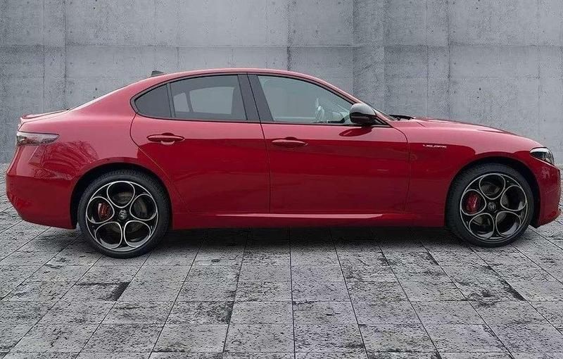 Nuova Alfa Romeo Giulia Veloce 280 CV (205 kW) 2025 Rosso alfa Berlina