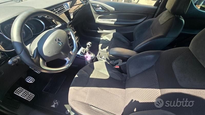 Nero Usata 2016 DS Automobiles DS3 Berlina | 5200 € (Buon prezzo) - Immagine 1/4