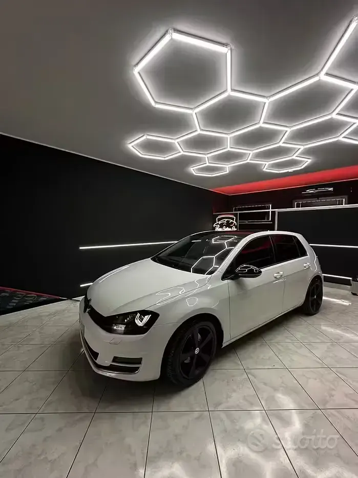 Usata VW Golf VII 105 CV (77 kW) 2014 Bianco Utilitaria