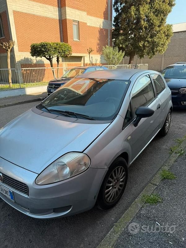 Usata Fiat Grande Punto 65 CV (47 kW) 2007 Grigio Utilitaria