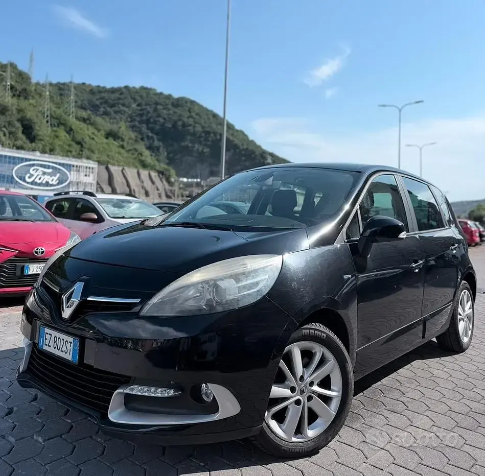 Usata Renault Scénic 110 CV (80 kW) 2015 Nero Monovolume