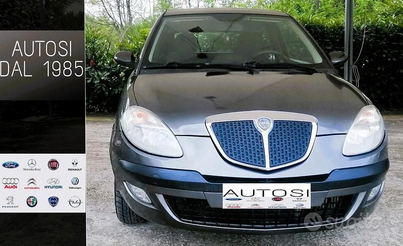 Usata Lancia Ypsilon 69 CV (50 kW) 2004 Grigio Utilitaria