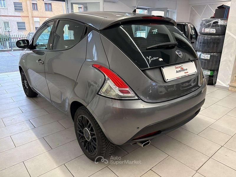 Usata Lancia Ypsilon Gold 95 CV (69 kW) 2015 Grigio pietra metallizzato Utilitaria