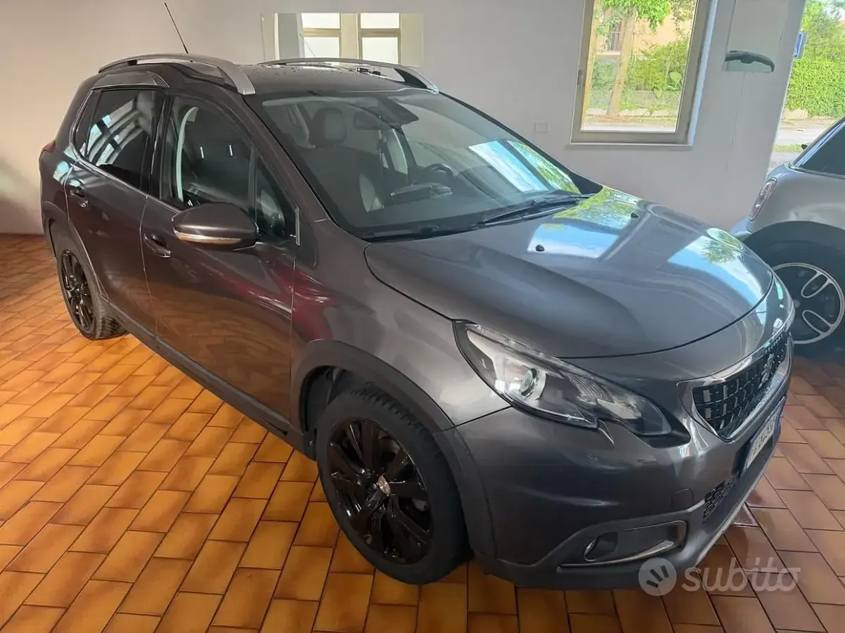 Usata Peugeot 2008 99 CV (72 kW) 2017 Marrone SUV