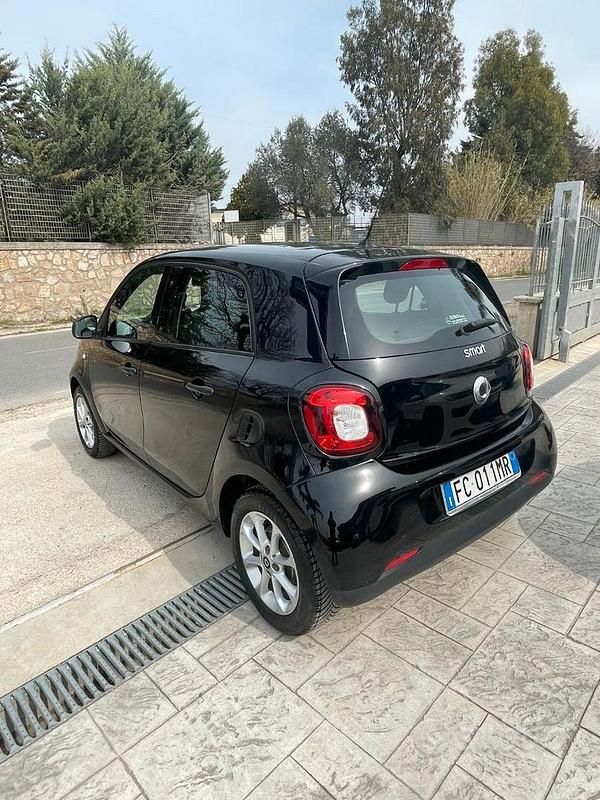 Begagnad Smart ForFour 71 HK (52 kW) 2016 Svart Halvkombi